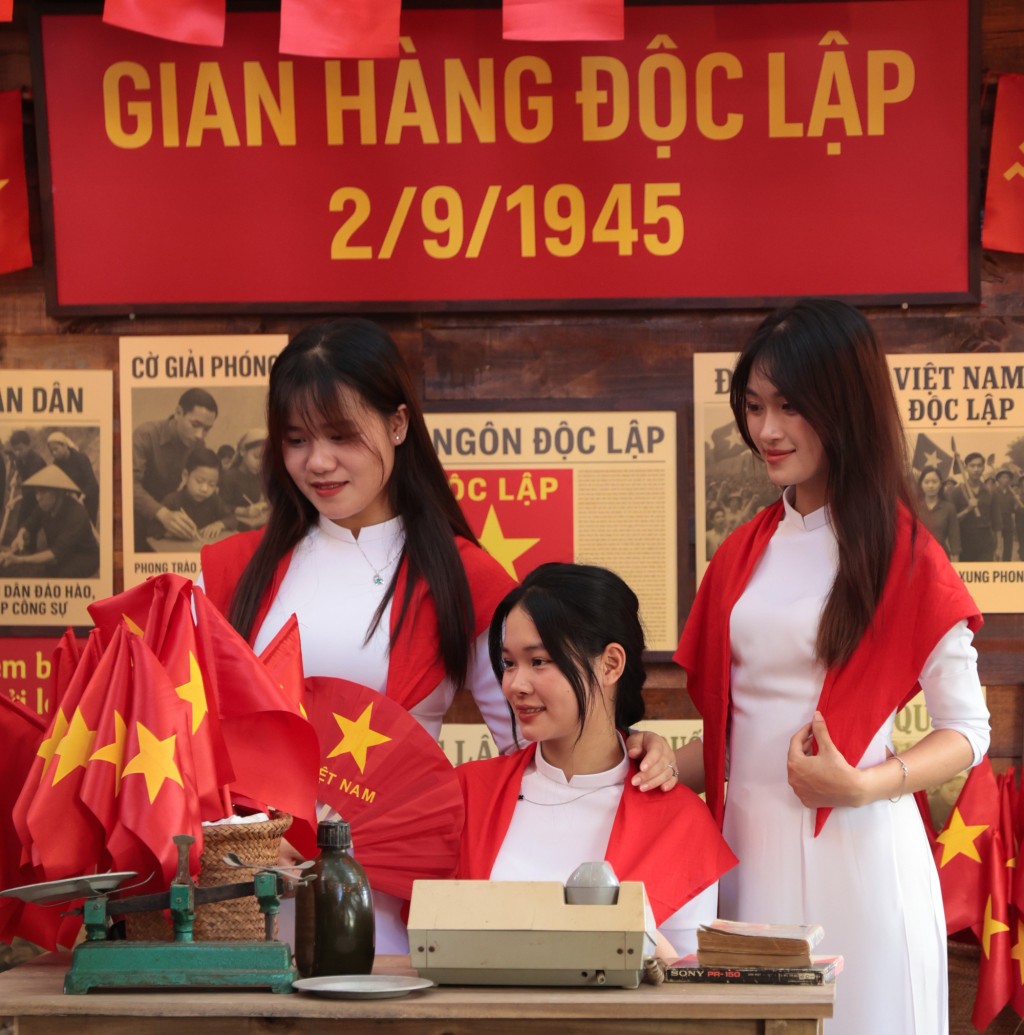 Hà Nội rực rỡ sắc màu “80 năm - Tự hào Việt Nam”- Ảnh 1. Hà Nội rực rỡ sắc màu “80 năm - Tự hào Việt Nam”- Ảnh 1.