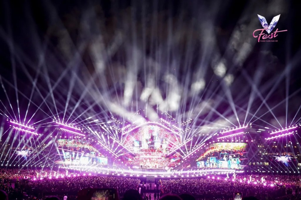 "V Fest - Thanh xuân rực rỡ" tràn đầy năng lượng và cuốn hút- Ảnh 1. "V Fest - Thanh xuân rực rỡ" tràn đầy năng lượng và cuốn hút- Ảnh 1.