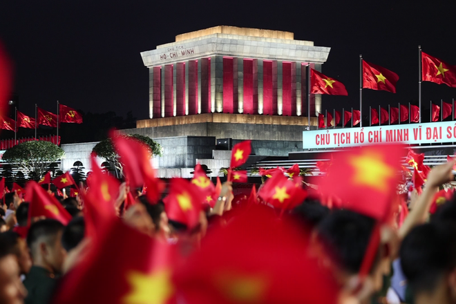 Cả nước hòa ca: Ba miền chung nhau một nhịp đập "Dưới cờ vinh quang”- Ảnh 2. Cả nước hòa ca: Ba miền chung nhau một nhịp đập "Dưới cờ vinh quang”- Ảnh 2.