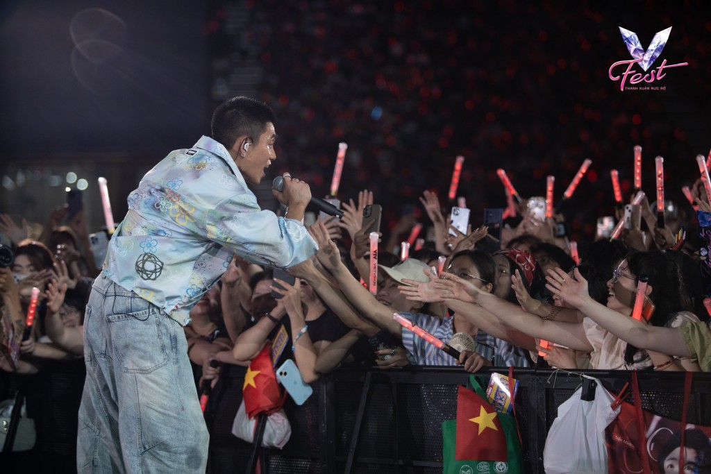 "V Fest - Thanh xuân rực rỡ" tràn đầy năng lượng và cuốn hút- Ảnh 3. "V Fest - Thanh xuân rực rỡ" tràn đầy năng lượng và cuốn hút- Ảnh 3.