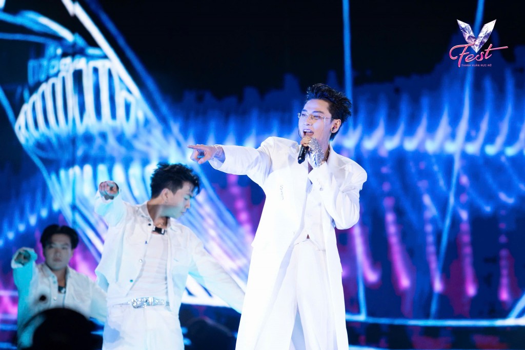 "V Fest - Thanh xuân rực rỡ" tràn đầy năng lượng và cuốn hút- Ảnh 7. "V Fest - Thanh xuân rực rỡ" tràn đầy năng lượng và cuốn hút- Ảnh 7.