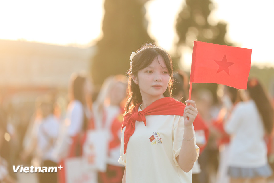 Sân Mỹ Đình 'nóng' lên từng giờ trước giờ diễn ra concert 'Tổ quốc trong tim'- Ảnh 9. Sân Mỹ Đình 'nóng' lên từng giờ trước giờ diễn ra concert 'Tổ quốc trong tim'- Ảnh 9.