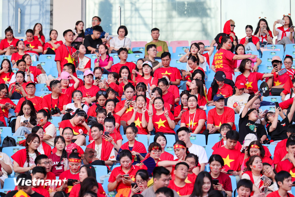 Sân Mỹ Đình 'nóng' lên từng giờ trước giờ diễn ra concert 'Tổ quốc trong tim'- Ảnh 14. Sân Mỹ Đình 'nóng' lên từng giờ trước giờ diễn ra concert 'Tổ quốc trong tim'- Ảnh 14.