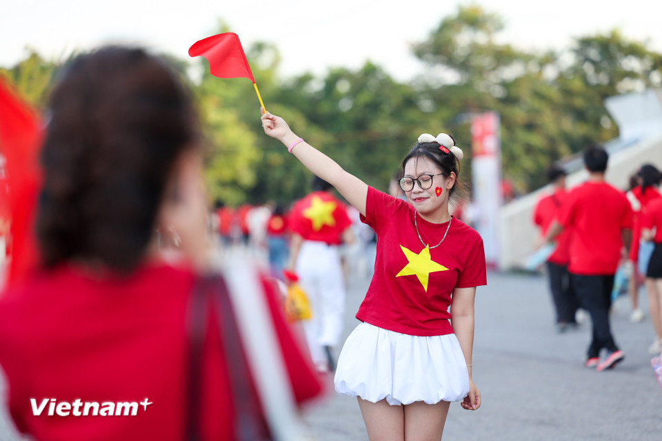 Sân Mỹ Đình 'nóng' lên từng giờ trước giờ diễn ra concert 'Tổ quốc trong tim'- Ảnh 2. Sân Mỹ Đình 'nóng' lên từng giờ trước giờ diễn ra concert 'Tổ quốc trong tim'- Ảnh 2.