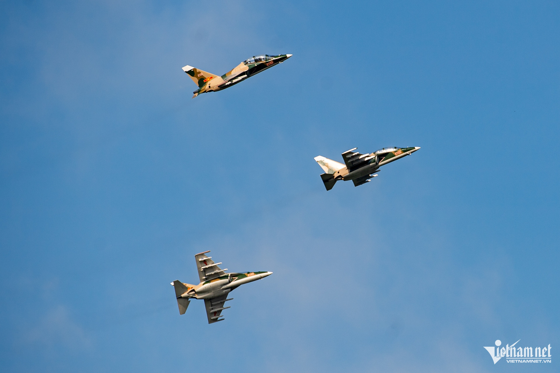Màn tập dượt ghép biên đội 'xé gió' lạ lẫm của Su-30MK2 và Yak-130- Ảnh 13. Màn tập dượt ghép biên đội 'xé gió' lạ lẫm của Su-30MK2 và Yak-130- Ảnh 13.