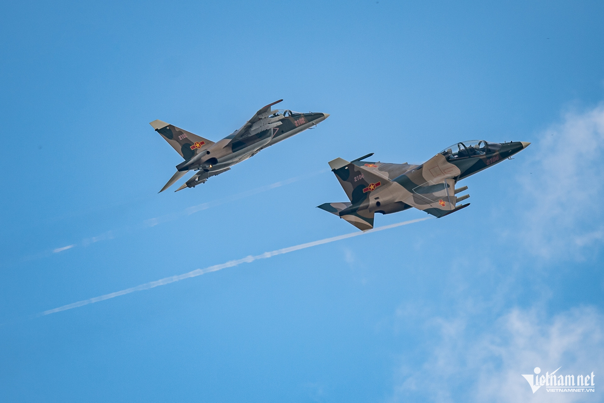 Màn tập dượt ghép biên đội 'xé gió' lạ lẫm của Su-30MK2 và Yak-130- Ảnh 15. Màn tập dượt ghép biên đội 'xé gió' lạ lẫm của Su-30MK2 và Yak-130- Ảnh 15.