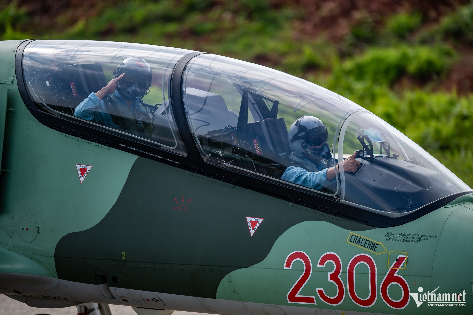 Màn tập dượt ghép biên đội 'xé gió' lạ lẫm của Su-30MK2 và Yak-130- Ảnh 17. Màn tập dượt ghép biên đội 'xé gió' lạ lẫm của Su-30MK2 và Yak-130- Ảnh 17.