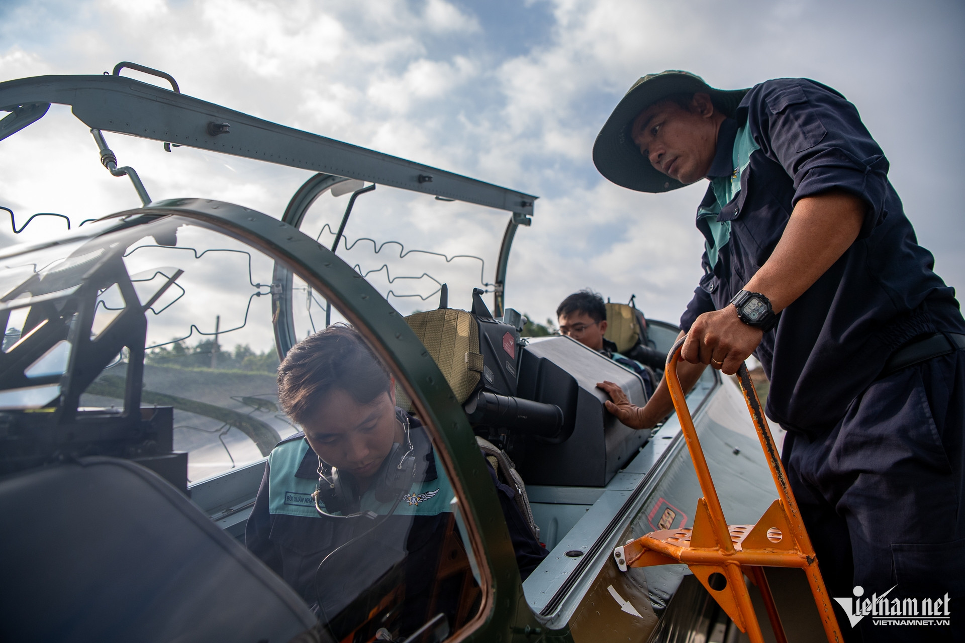 Màn tập dượt ghép biên đội 'xé gió' lạ lẫm của Su-30MK2 và Yak-130- Ảnh 2. Màn tập dượt ghép biên đội 'xé gió' lạ lẫm của Su-30MK2 và Yak-130- Ảnh 2.