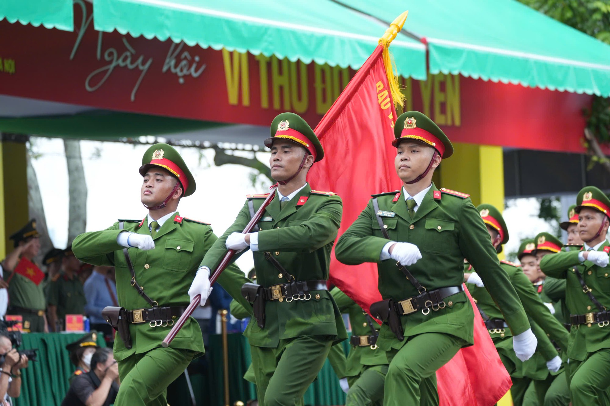 Lan tỏa giá trị văn hóa, tinh thần vì nước quên thân, vì dân phục vụ- Ảnh 7. Lan tỏa giá trị văn hóa, tinh thần vì nước quên thân, vì dân phục vụ- Ảnh 7.