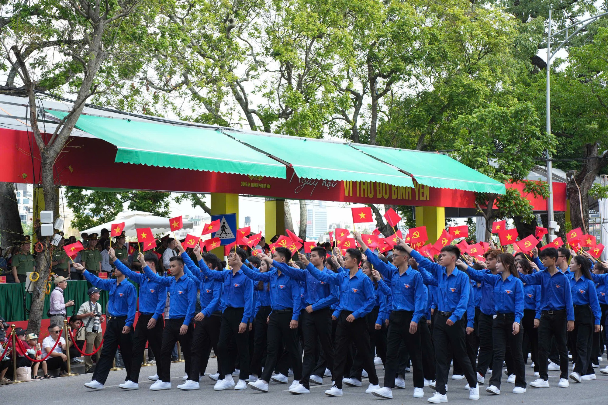 Lan tỏa giá trị văn hóa, tinh thần vì nước quên thân, vì dân phục vụ- Ảnh 15. Lan tỏa giá trị văn hóa, tinh thần vì nước quên thân, vì dân phục vụ- Ảnh 15.