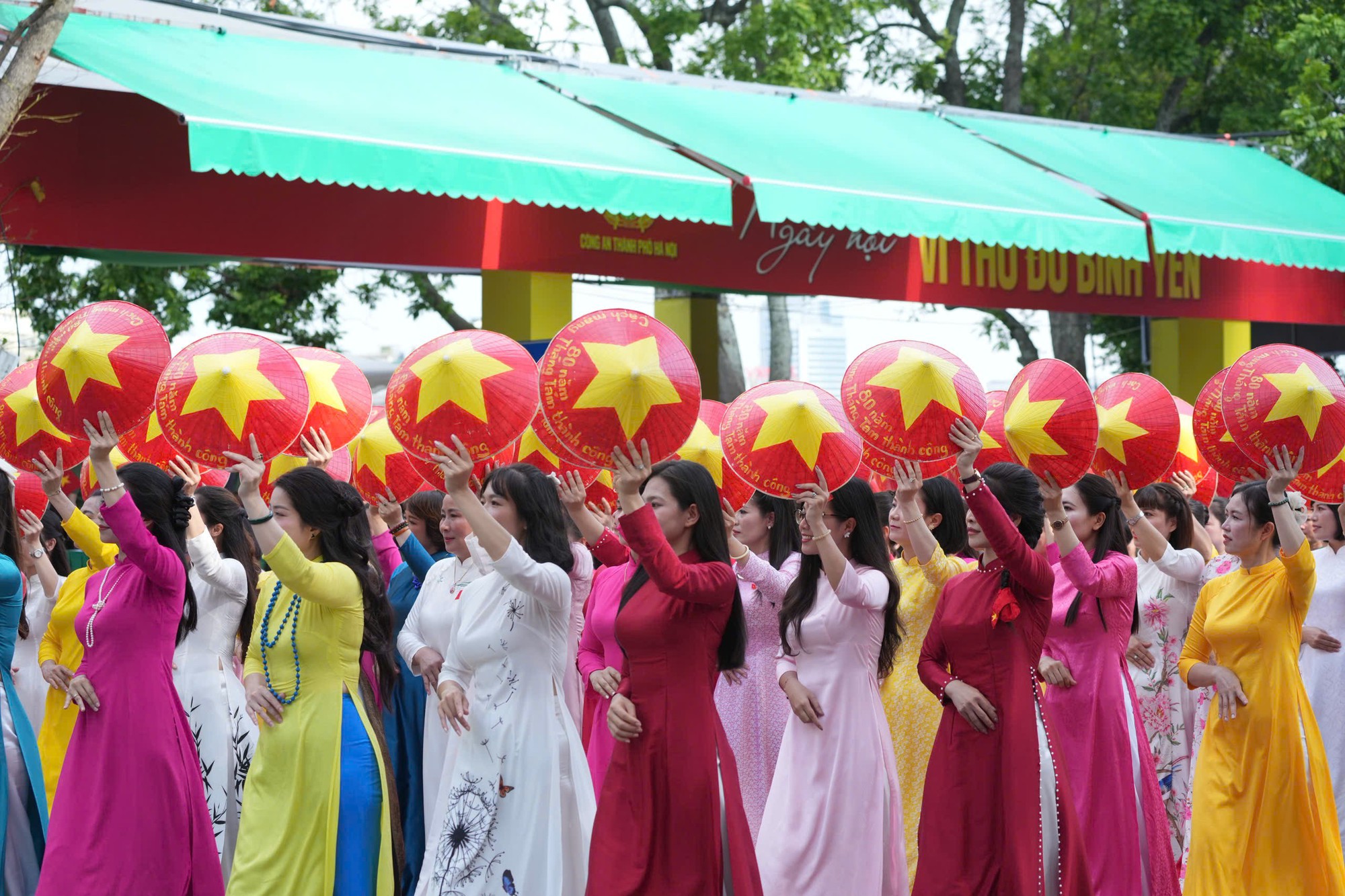 Lan tỏa giá trị văn hóa, tinh thần vì nước quên thân, vì dân phục vụ- Ảnh 14. Lan tỏa giá trị văn hóa, tinh thần vì nước quên thân, vì dân phục vụ- Ảnh 14.