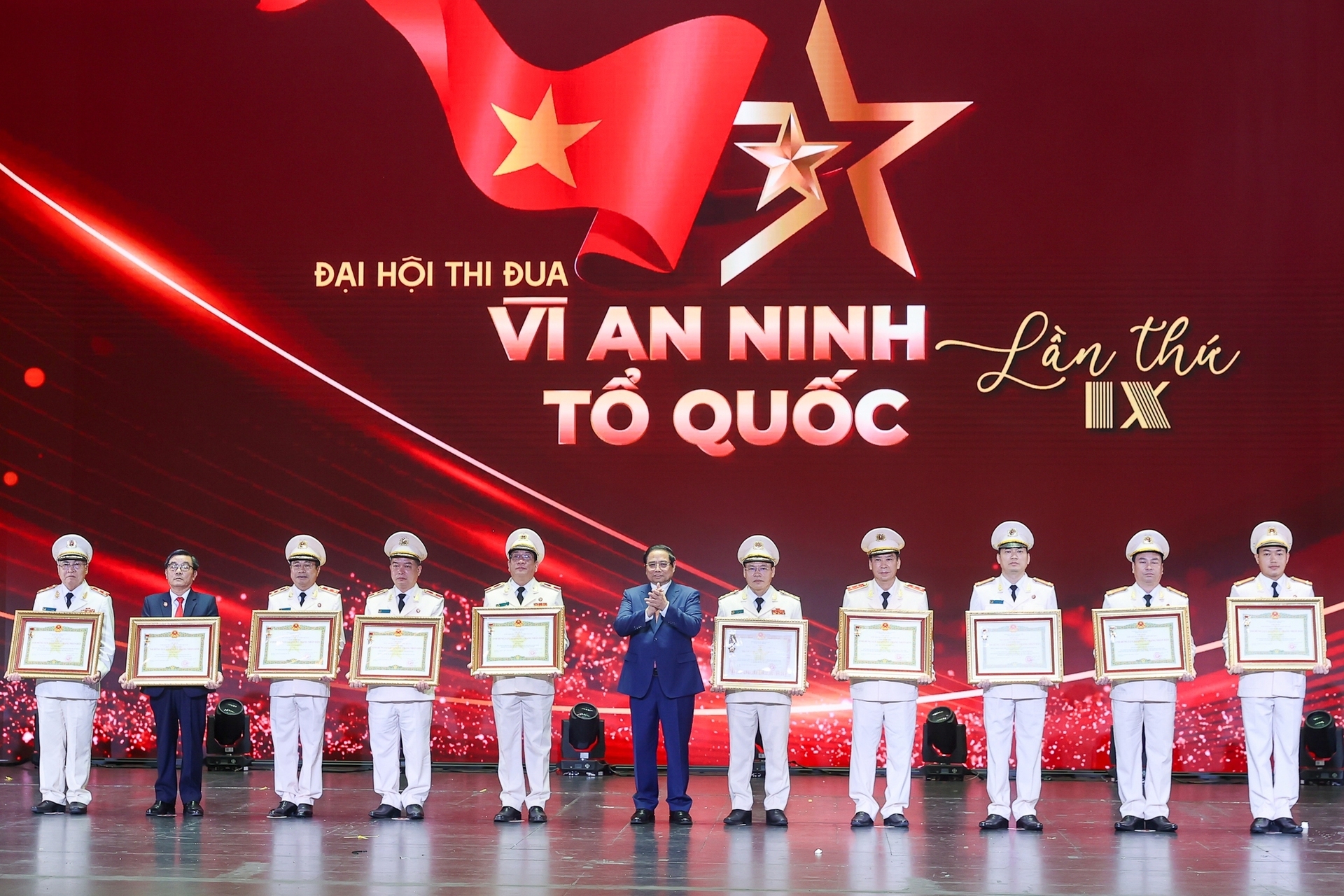 80 năm Công an Nhân dân Việt Nam: Hành trình từ gian khó đến chính quy, hiện đại- Ảnh 4.