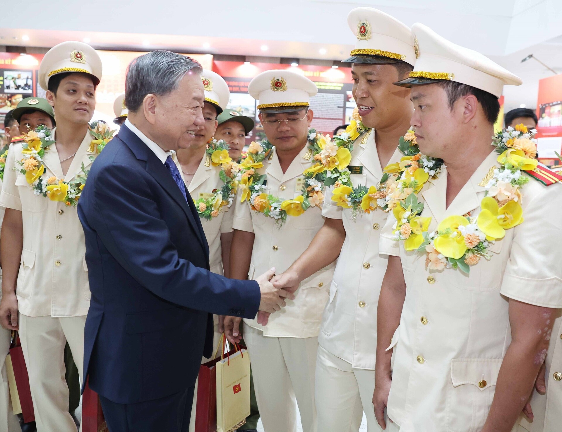 80 năm Công an Nhân dân Việt Nam: Hành trình từ gian khó đến chính quy, hiện đại- Ảnh 2.