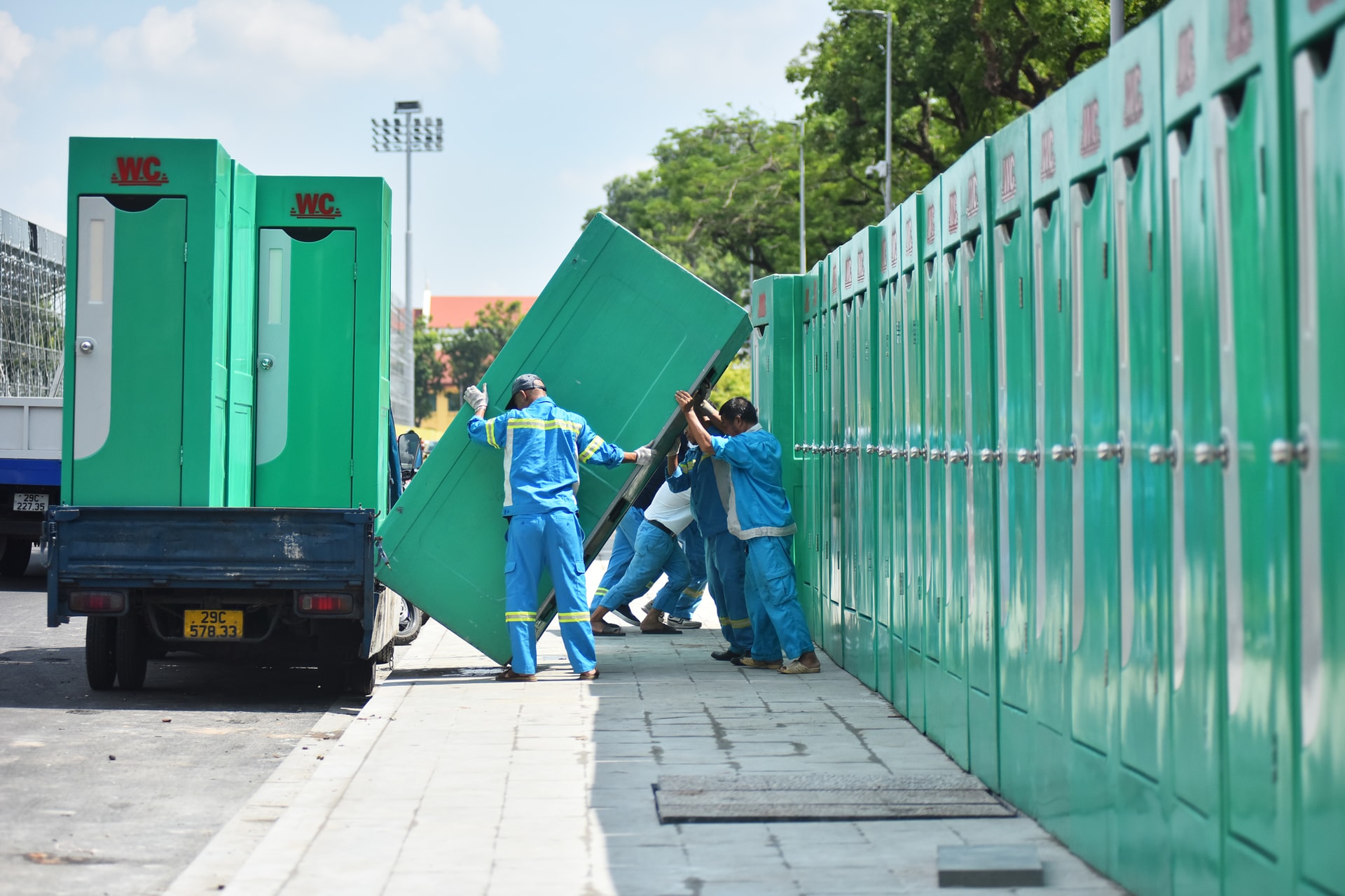 Khẩn trương lắp đặt, chỉnh trang đô thị đón ngày lễ lớn- Ảnh 12. Khẩn trương lắp đặt, chỉnh trang đô thị đón ngày lễ lớn- Ảnh 12.