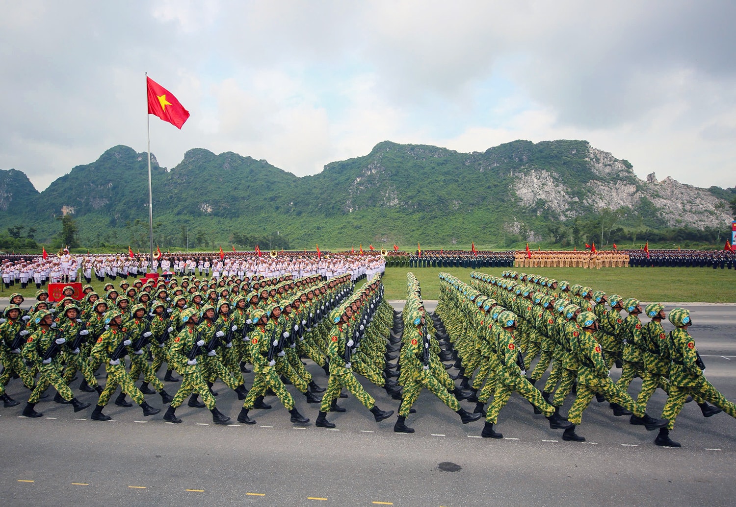 16.000 cán bộ, chiến sĩ tổng hợp luyện A80 lần thứ ba- Ảnh 17.