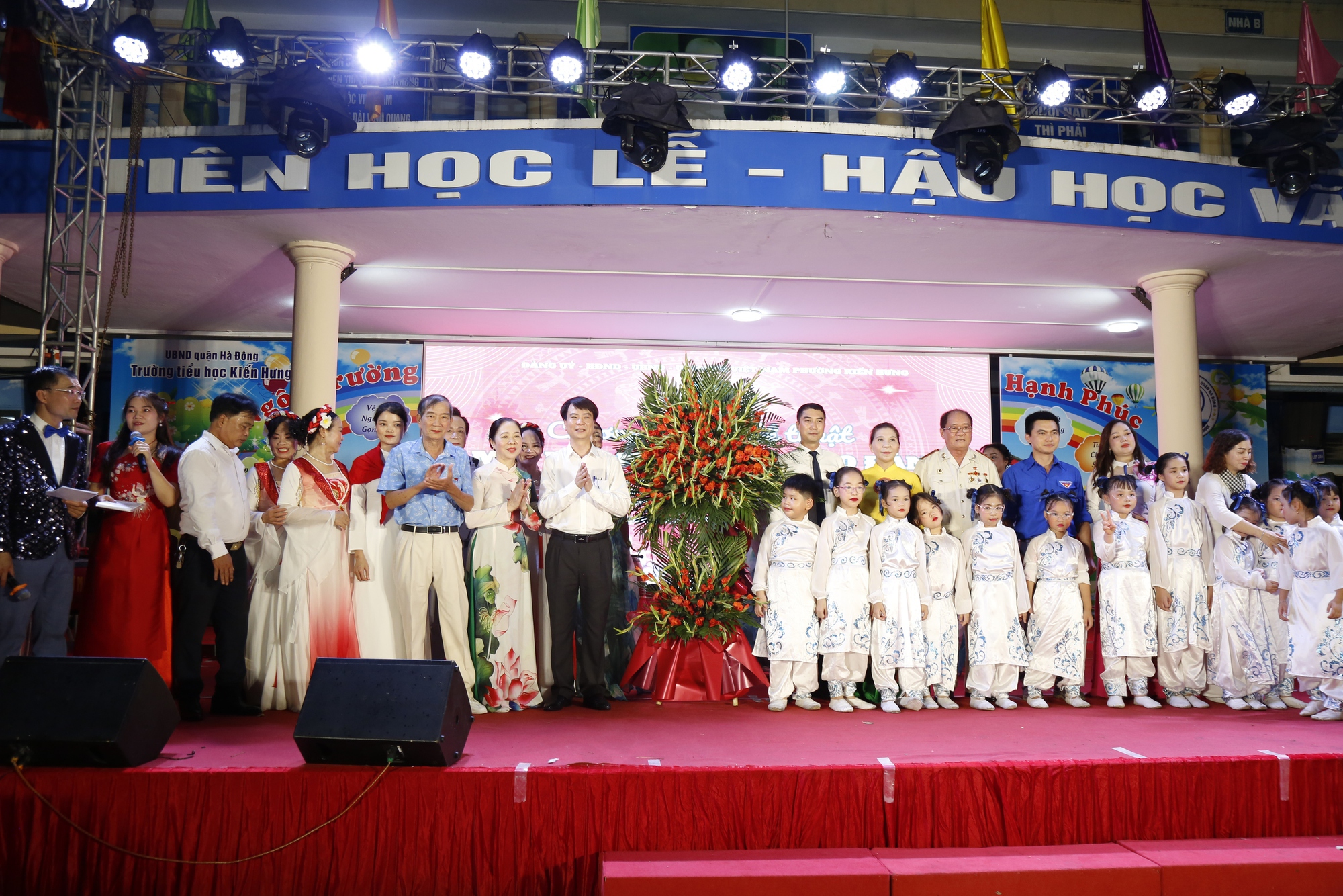 Đặc sắc chương trình nghệ thuật chào mừng thành công Đại hội Đại biểu Đảng bộ phường Kiến Hưng lần thứ nhất- Ảnh 1. Đặc sắc chương trình nghệ thuật chào mừng thành công Đại hội Đại biểu Đảng bộ phường Kiến Hưng lần thứ nhất- Ảnh 1.