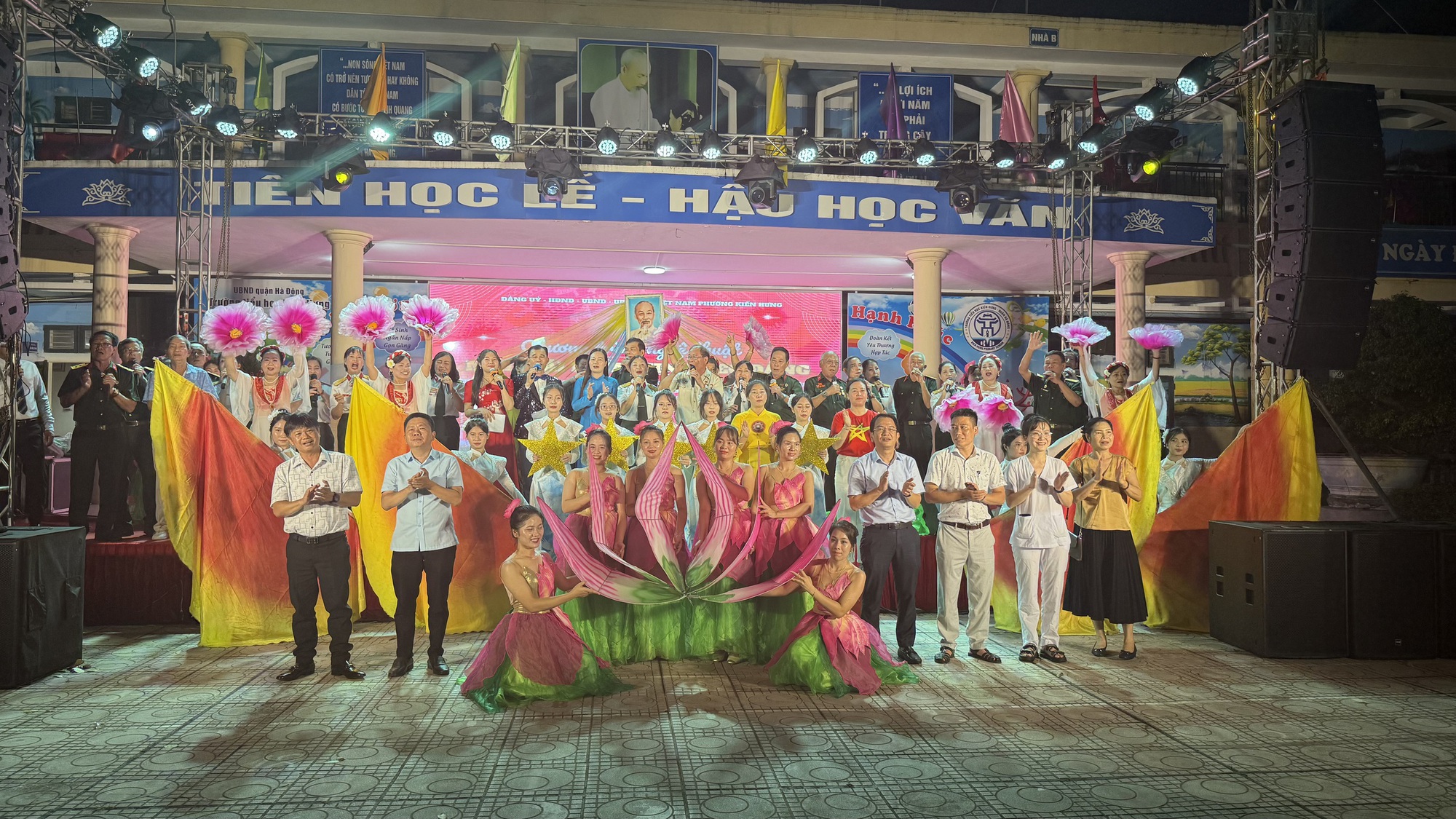 Đặc sắc chương trình nghệ thuật chào mừng thành công Đại hội Đại biểu Đảng bộ phường Kiến Hưng lần thứ nhất- Ảnh 3. Đặc sắc chương trình nghệ thuật chào mừng thành công Đại hội Đại biểu Đảng bộ phường Kiến Hưng lần thứ nhất- Ảnh 3.