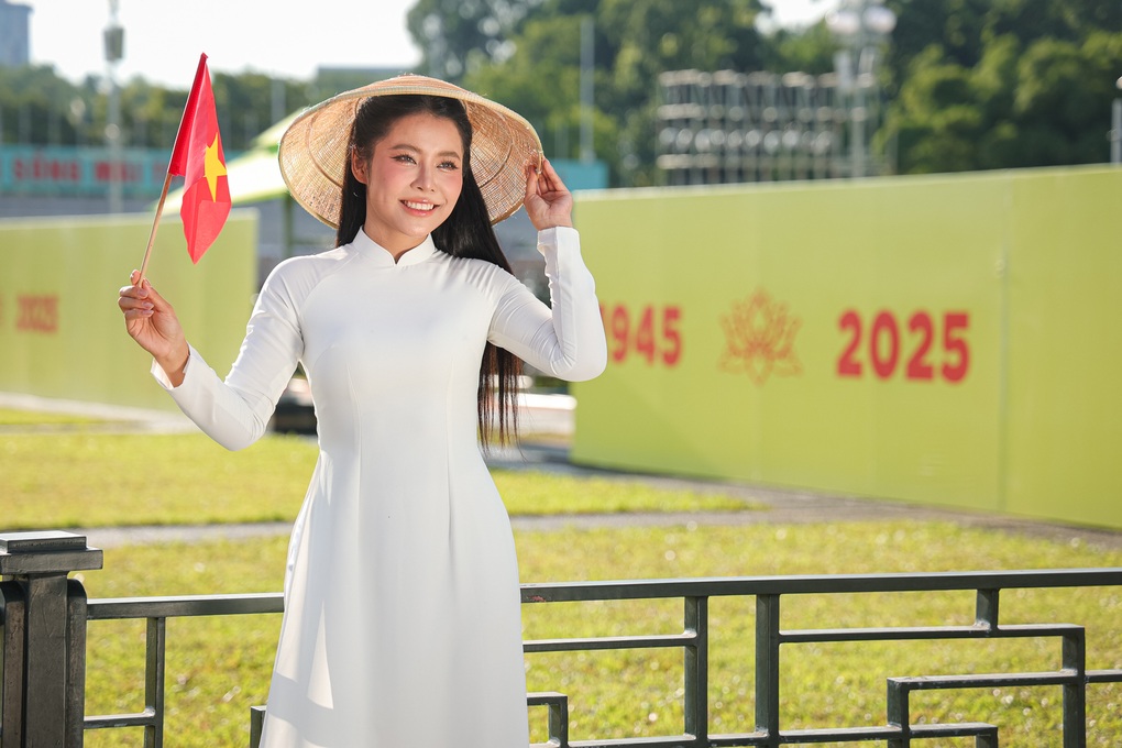 Tấm biển "1945-2025" ở Hà Nội gây sốt dịp 2/9- Ảnh 4. Tấm biển "1945-2025" ở Hà Nội gây sốt dịp 2/9- Ảnh 4.