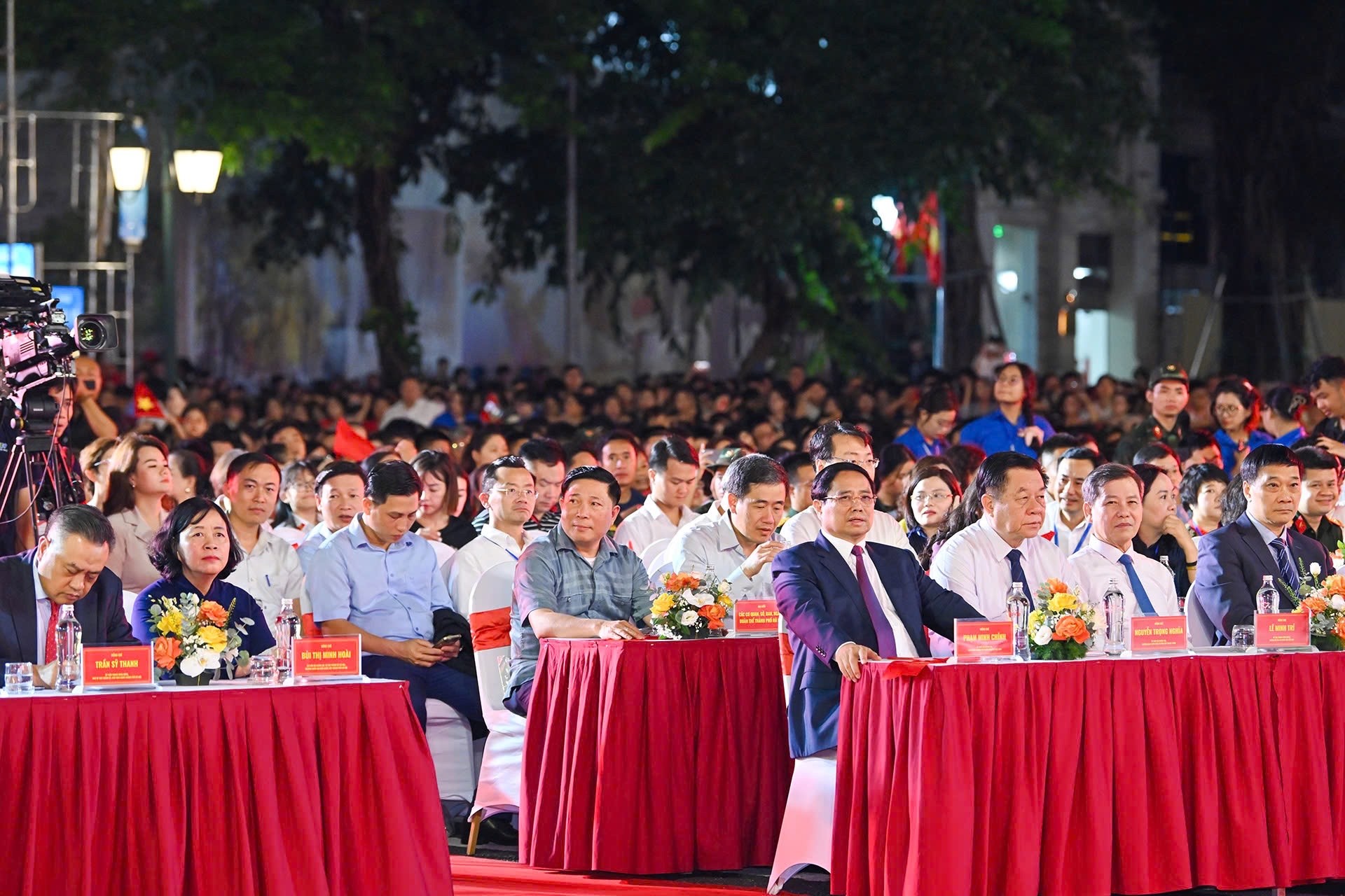 Thủ tướng Phạm Minh Chính dự chương trình nghệ thuật "Hà Nội - Từ mùa thu lịch sử năm 1945"- Ảnh 2.