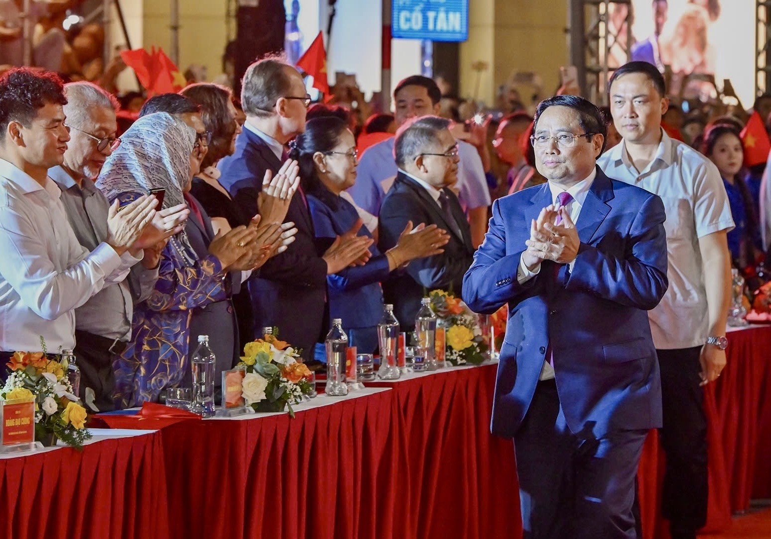 Thủ tướng Phạm Minh Chính dự chương trình nghệ thuật "Hà Nội - Từ mùa thu lịch sử năm 1945"- Ảnh 1.