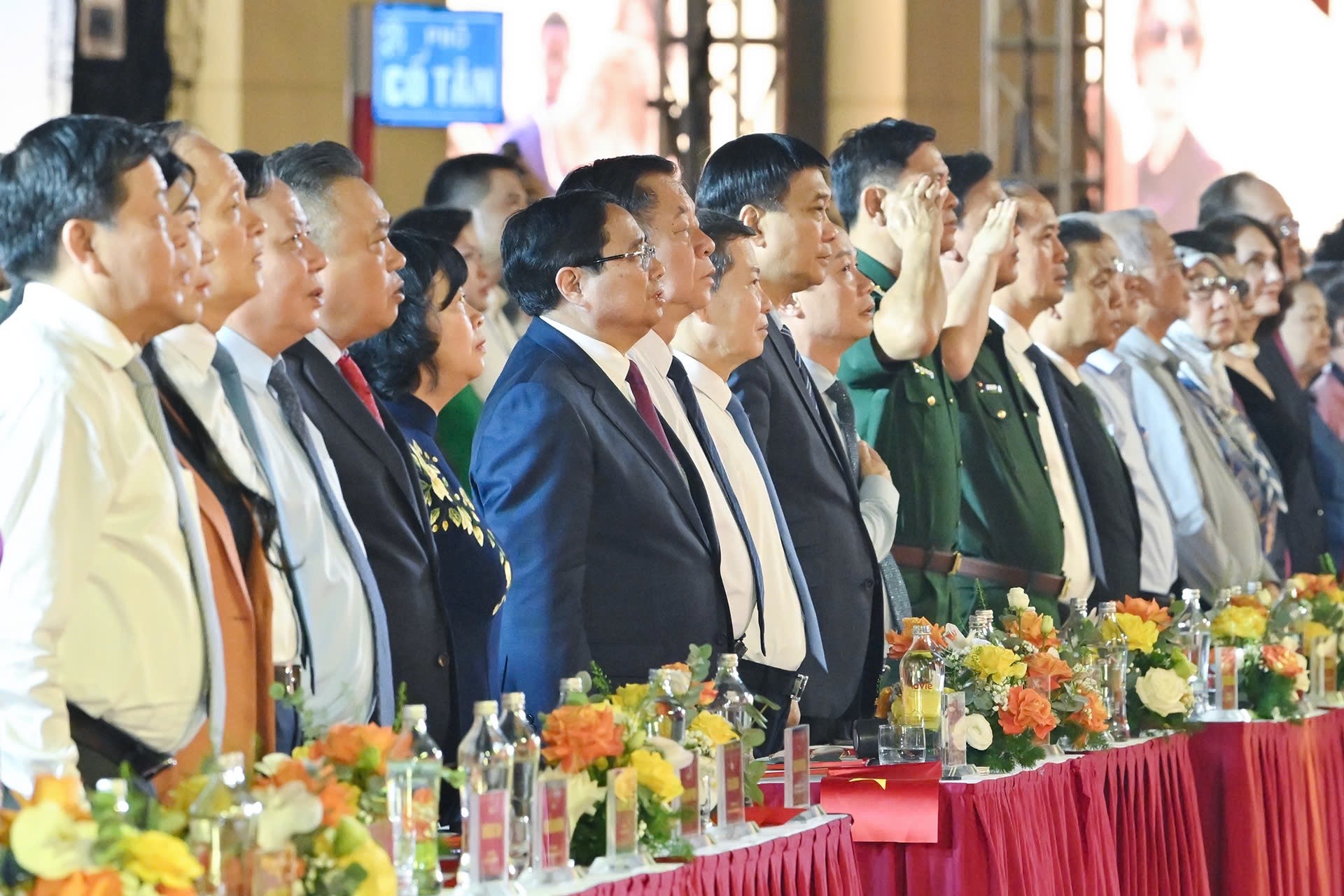 Thủ tướng Phạm Minh Chính dự chương trình nghệ thuật "Hà Nội - Từ mùa thu lịch sử năm 1945"- Ảnh 3.