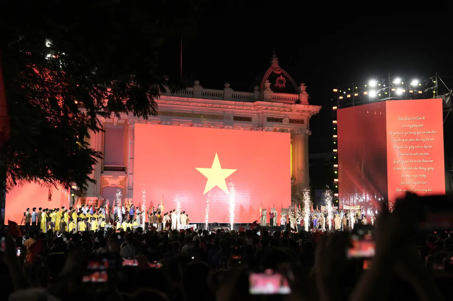 Tái hiện lịch sử hào hùng "Hà Nội - Từ mùa Thu lịch sử năm 1945"- Ảnh 3. Tái hiện lịch sử hào hùng "Hà Nội - Từ mùa Thu lịch sử năm 1945"- Ảnh 3.