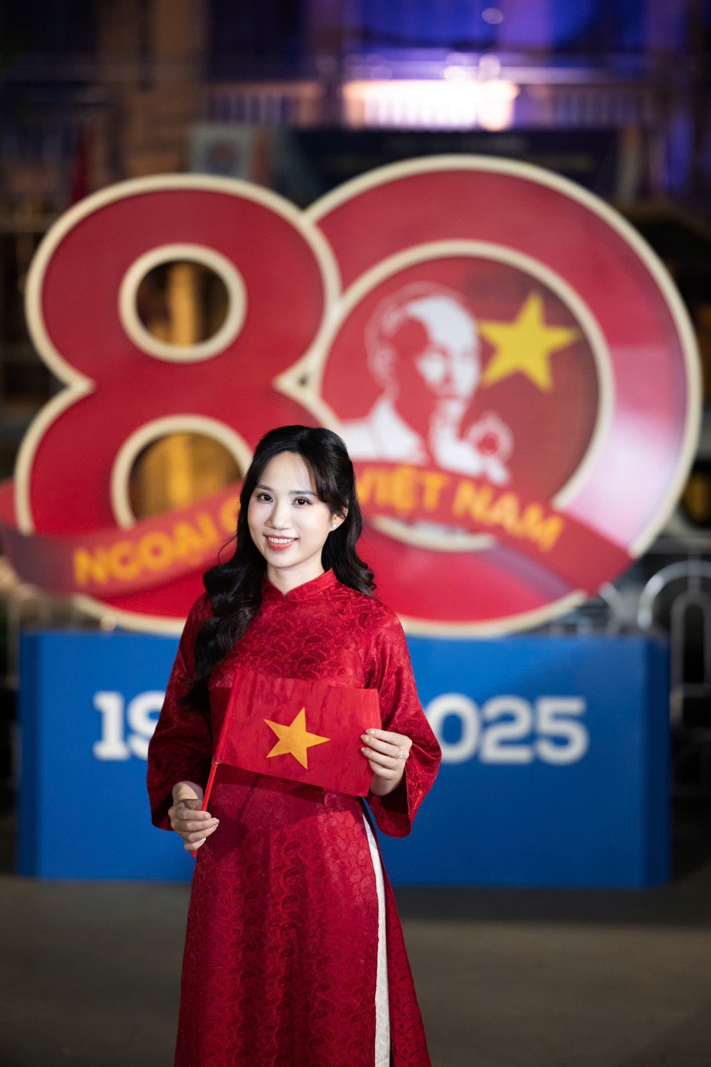 Tấm biển "1945-2025" ở Hà Nội gây sốt dịp 2/9- Ảnh 3. Tấm biển "1945-2025" ở Hà Nội gây sốt dịp 2/9- Ảnh 3.