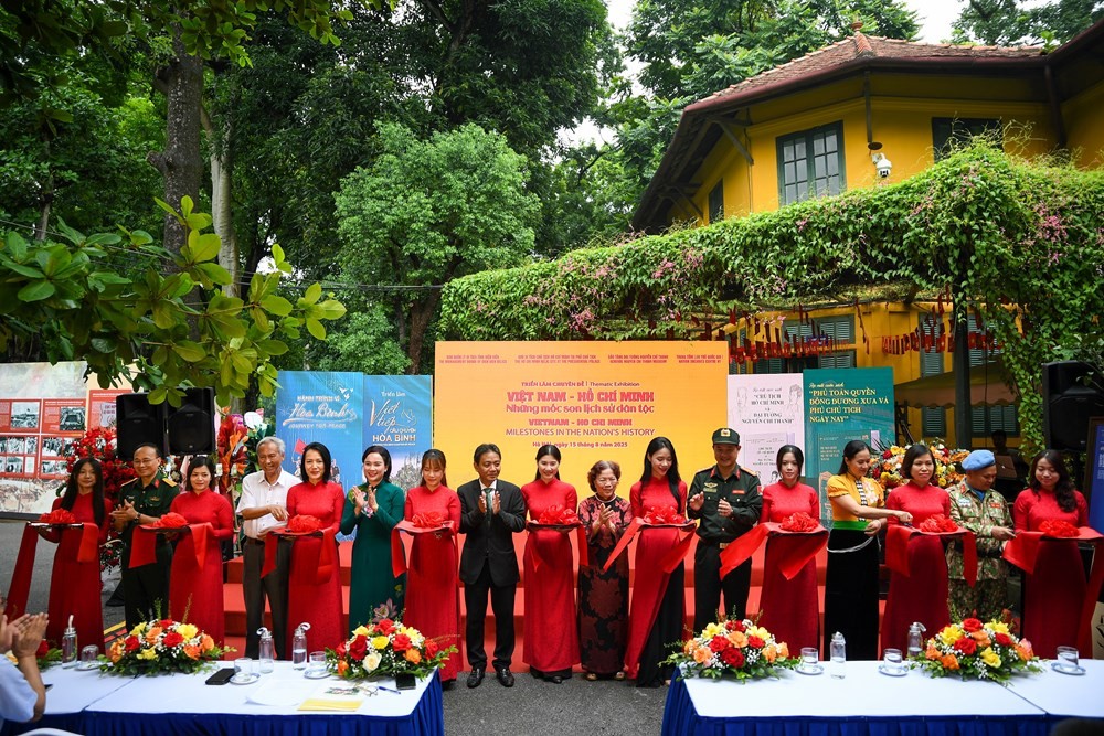 Chuỗi hoạt động kỷ niệm 80 năm Cách mạng tháng Tám thành công tại Phủ Chủ tịch- Ảnh 1. Chuỗi hoạt động kỷ niệm 80 năm Cách mạng tháng Tám thành công tại Phủ Chủ tịch- Ảnh 1.