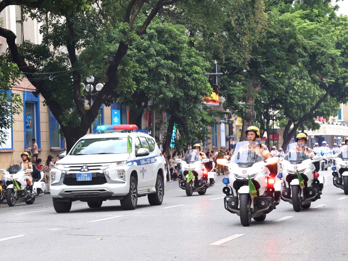 Phân luồng giao thông phục vụ chương trình "Tự hào người Việt Nam" tại Hà Nội- Ảnh 1.