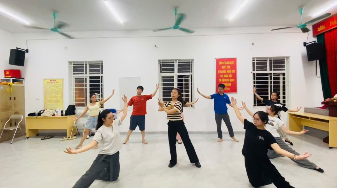 Đa đạng các chương trình nghệ thuật chuẩn bị chào mừng kỷ niệm 80 Cách mạng tháng Tám và Quốc khánh 2/9 tại phường Phương Liệt- Ảnh 5.