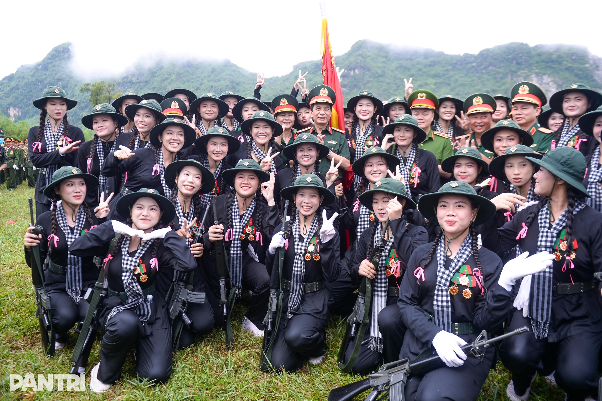 Đại tướng Phan Văn Giang kiểm tra, động viên các khối tham gia diễu binh- Ảnh 14. Đại tướng Phan Văn Giang kiểm tra, động viên các khối tham gia diễu binh- Ảnh 14.