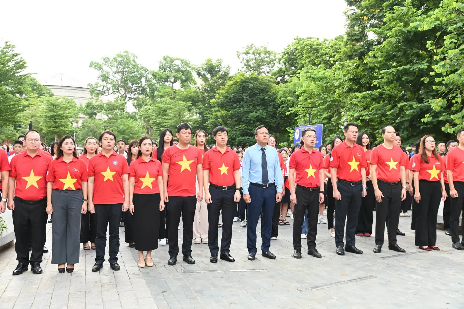 Lễ chào cờ "Tôi yêu Tổ quốc tôi": khơi dậy lòng tự hào dân tộc trong thế hệ trẻ- Ảnh 1. Lễ chào cờ "Tôi yêu Tổ quốc tôi": khơi dậy lòng tự hào dân tộc trong thế hệ trẻ- Ảnh 1.