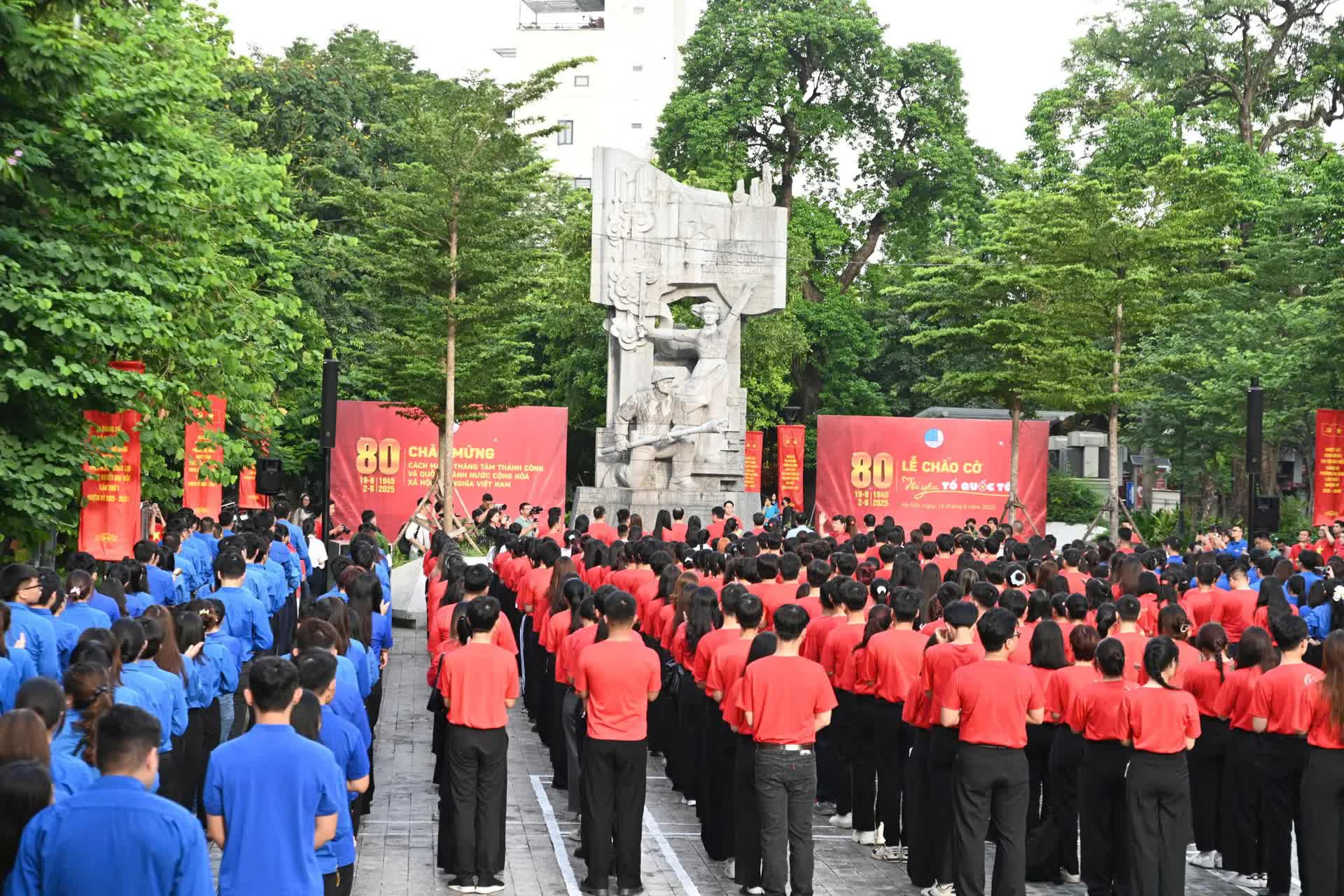 Lễ chào cờ "Tôi yêu Tổ quốc tôi": khơi dậy lòng tự hào dân tộc trong thế hệ trẻ- Ảnh 3. Lễ chào cờ "Tôi yêu Tổ quốc tôi": khơi dậy lòng tự hào dân tộc trong thế hệ trẻ- Ảnh 3.