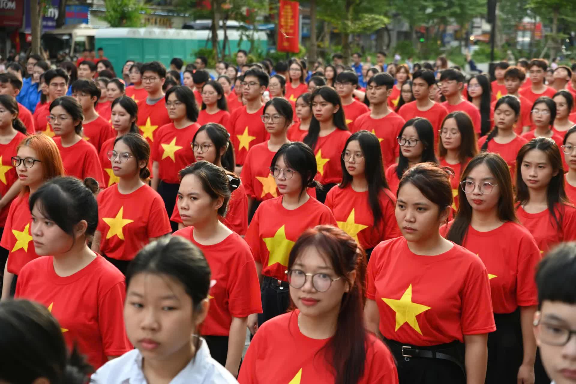 Lễ chào cờ "Tôi yêu Tổ quốc tôi": khơi dậy lòng tự hào dân tộc trong thế hệ trẻ- Ảnh 7. Lễ chào cờ "Tôi yêu Tổ quốc tôi": khơi dậy lòng tự hào dân tộc trong thế hệ trẻ- Ảnh 7.