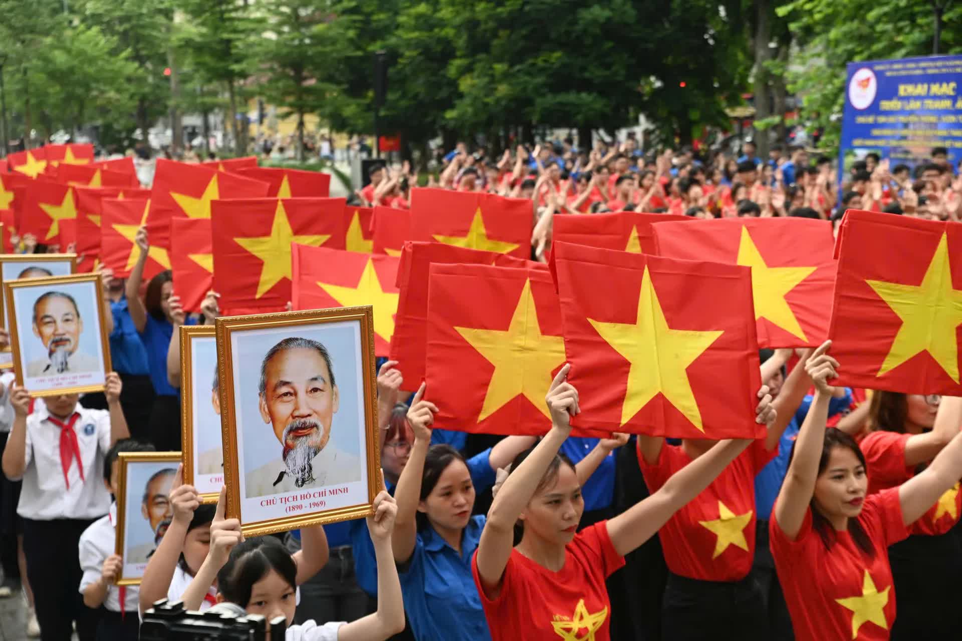 Lễ chào cờ "Tôi yêu Tổ quốc tôi": khơi dậy lòng tự hào dân tộc trong thế hệ trẻ- Ảnh 8. Lễ chào cờ "Tôi yêu Tổ quốc tôi": khơi dậy lòng tự hào dân tộc trong thế hệ trẻ- Ảnh 8.