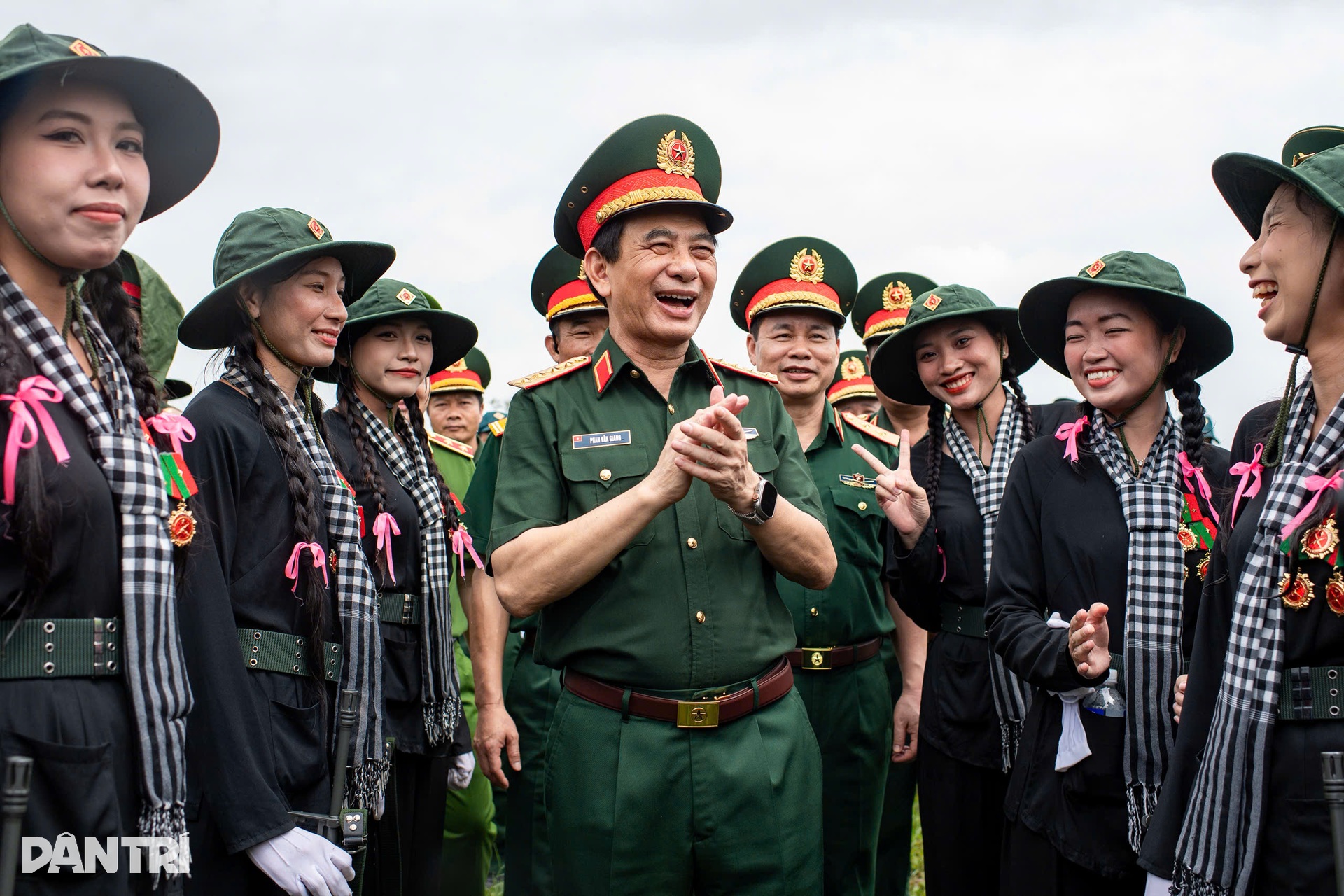 Đại tướng Phan Văn Giang kiểm tra, động viên các khối tham gia diễu binh- Ảnh 12. Đại tướng Phan Văn Giang kiểm tra, động viên các khối tham gia diễu binh- Ảnh 12.