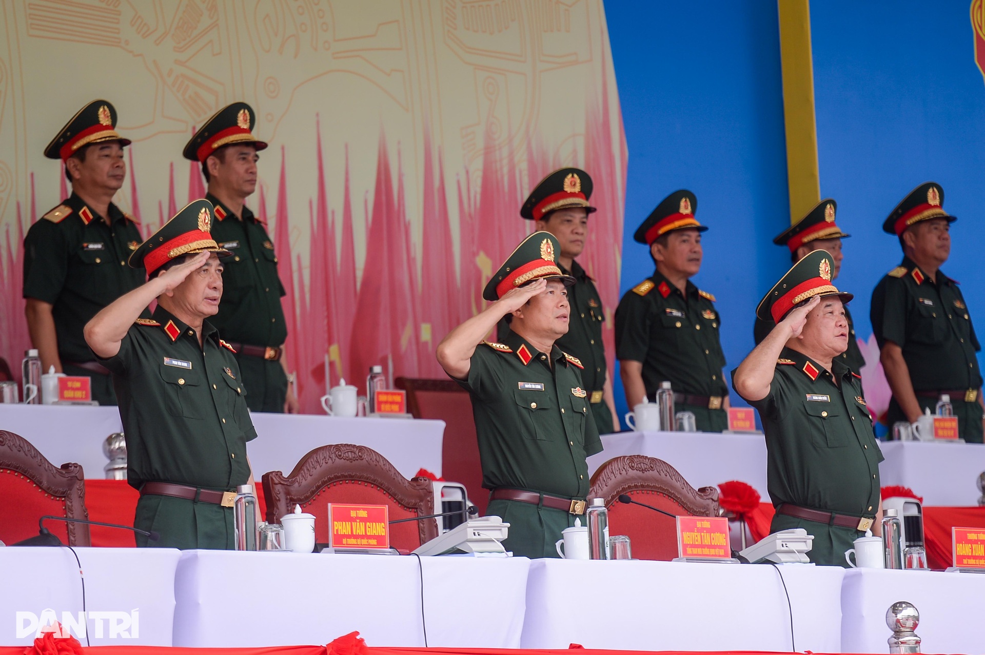 Đại tướng Phan Văn Giang kiểm tra, động viên các khối tham gia diễu binh- Ảnh 1. Đại tướng Phan Văn Giang kiểm tra, động viên các khối tham gia diễu binh- Ảnh 1.