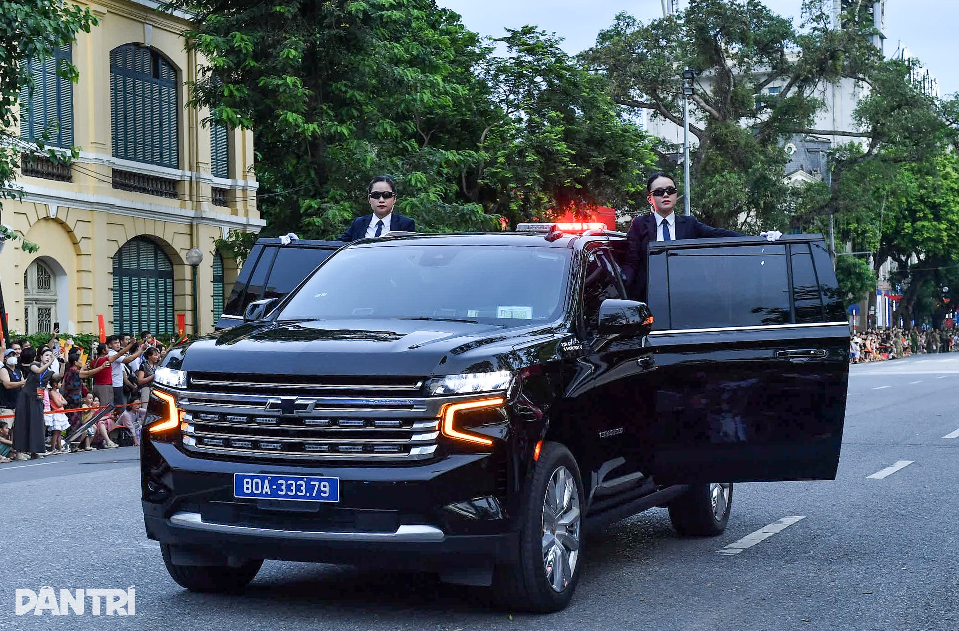 Cảnh vệ trình diễn kỹ năng điều khiển mô tô tại bờ hồ Hoàn Kiếm- Ảnh 5. Cảnh vệ trình diễn kỹ năng điều khiển mô tô tại bờ hồ Hoàn Kiếm- Ảnh 5.