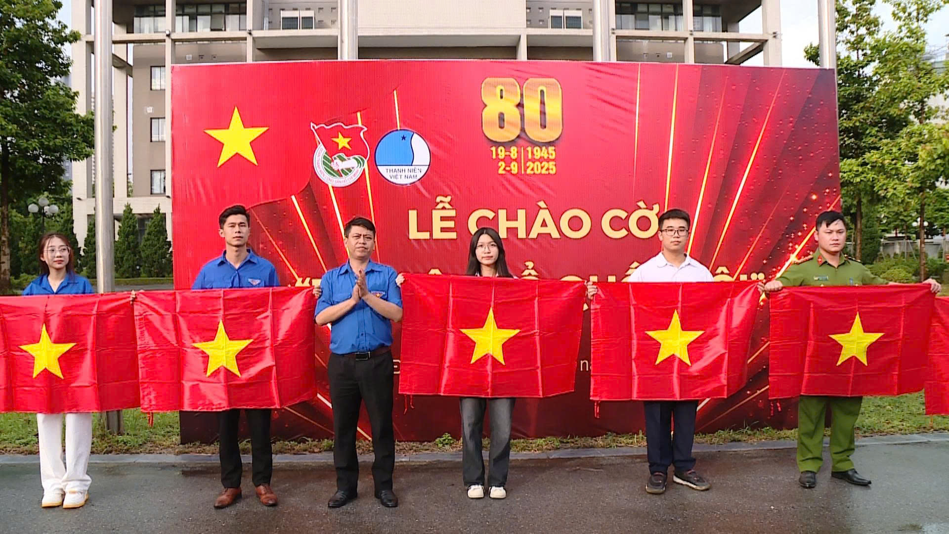 Tuổi trẻ phường Hà Đông tổ chức Lễ chào cờ “Tôi yêu Tổ quốc tôi”- Ảnh 2. Tuổi trẻ phường Hà Đông tổ chức Lễ chào cờ “Tôi yêu Tổ quốc tôi”- Ảnh 2.