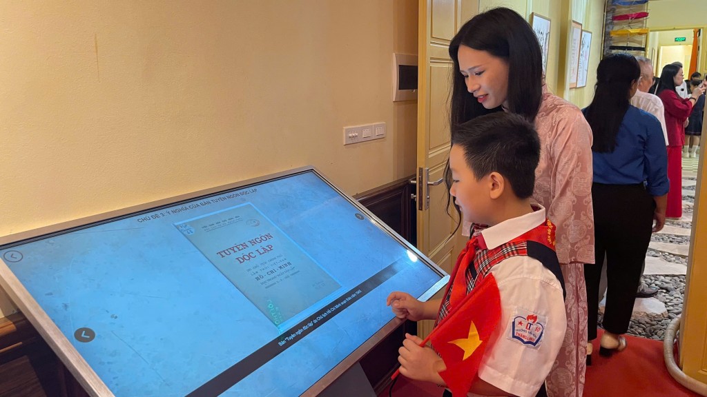 Di tích 48 Hàng Ngang - dấu ấn lịch sử, niềm tự hào dân tộc- Ảnh 4. Di tích 48 Hàng Ngang - dấu ấn lịch sử, niềm tự hào dân tộc- Ảnh 4.