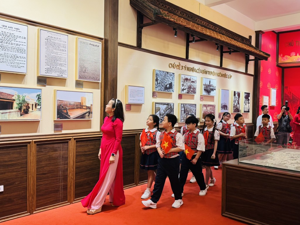 Di tích 48 Hàng Ngang - dấu ấn lịch sử, niềm tự hào dân tộc- Ảnh 6. Di tích 48 Hàng Ngang - dấu ấn lịch sử, niềm tự hào dân tộc- Ảnh 6.