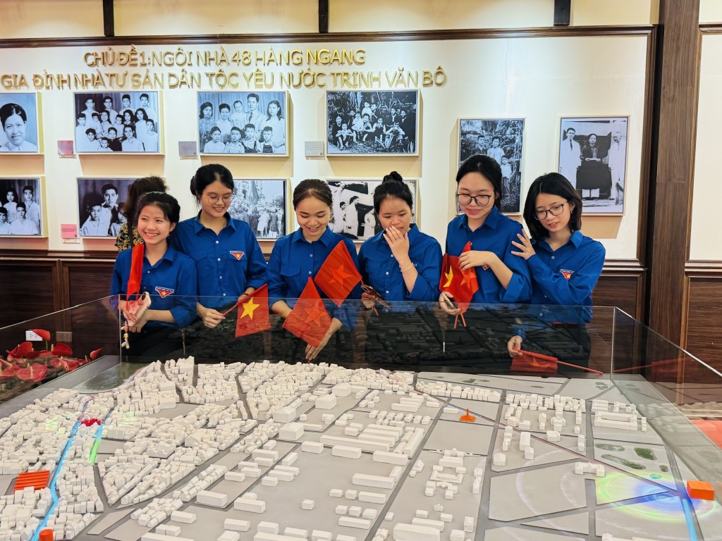 Di tích 48 Hàng Ngang - dấu ấn lịch sử, niềm tự hào dân tộc- Ảnh 7. Di tích 48 Hàng Ngang - dấu ấn lịch sử, niềm tự hào dân tộc- Ảnh 7.