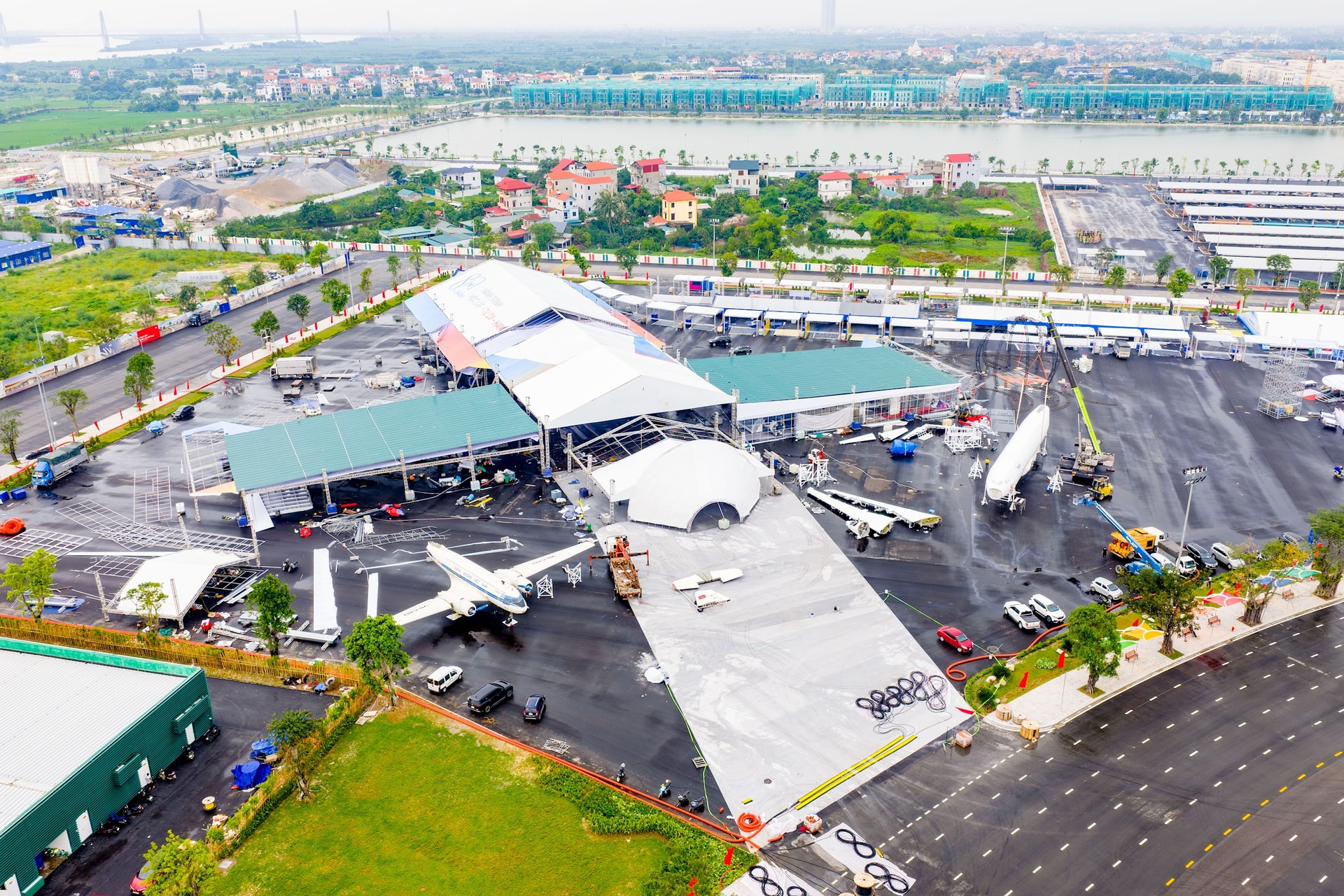 Gấp rút hoàn thành các khu trưng bày, triển lãm thành tựu của đất nước nhân 80 năm Quốc khánh 2-9- Ảnh 4. Gấp rút hoàn thành các khu trưng bày, triển lãm thành tựu của đất nước nhân 80 năm Quốc khánh 2-9- Ảnh 4.