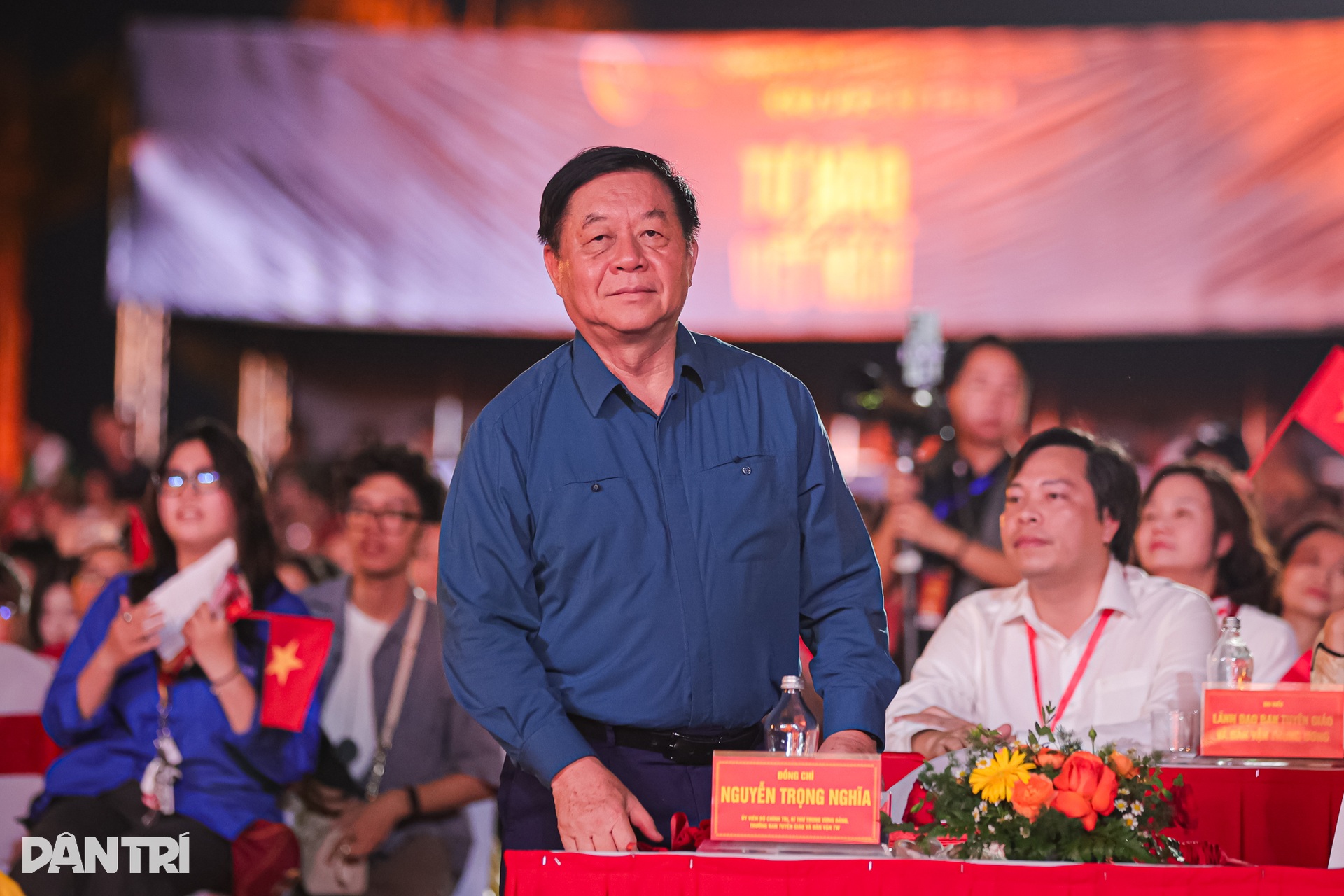 Tùng Dương cùng 30.000 người hát Quốc ca trong chương trình "Tự hào là người Việt Nam"- Ảnh 2.