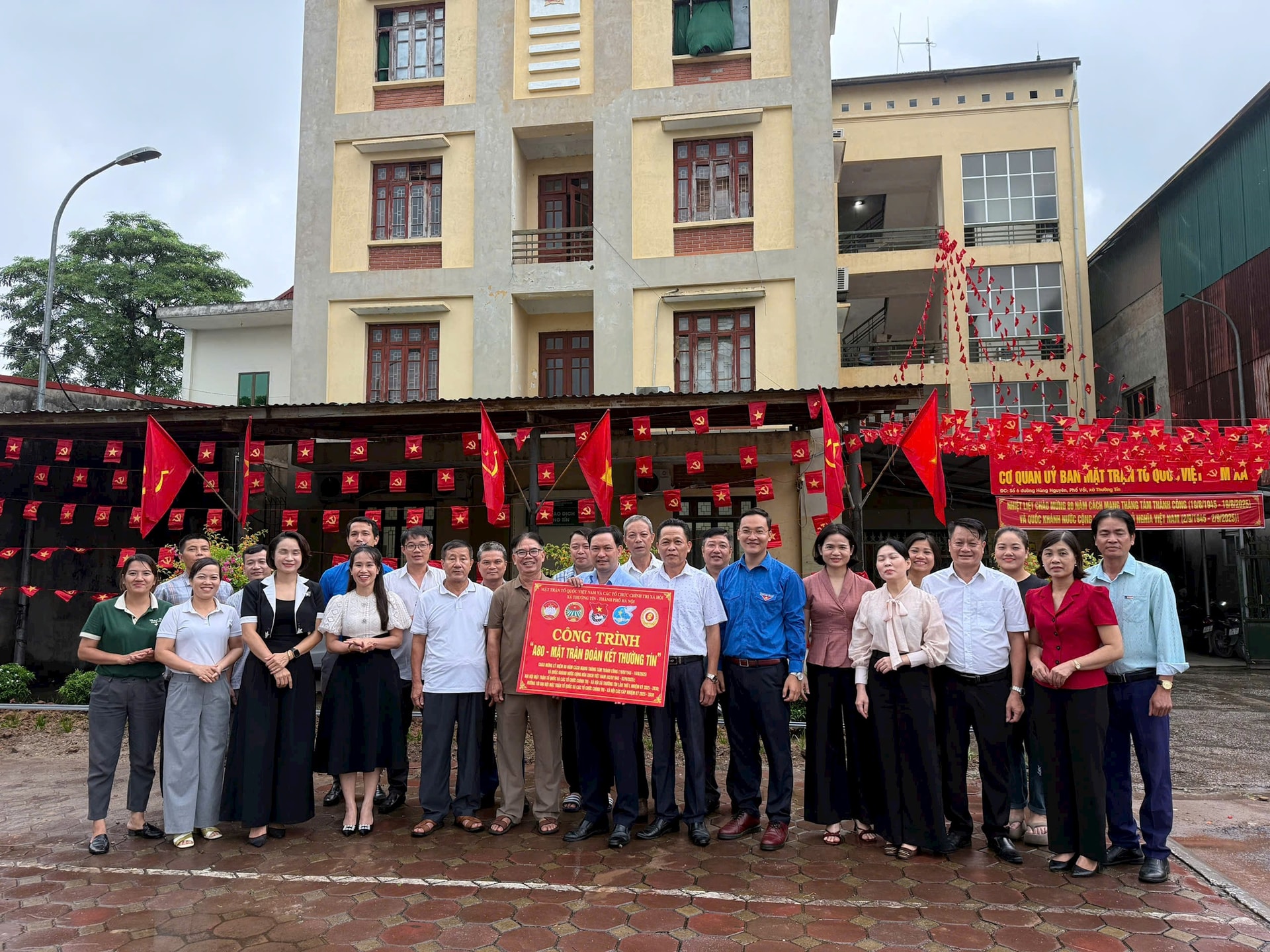 Xã Thường Tín gắn biển, khánh thành công trình “A80 - Mặt trận đoàn kết”- Ảnh 1. Xã Thường Tín gắn biển, khánh thành công trình “A80 - Mặt trận đoàn kết”- Ảnh 1.