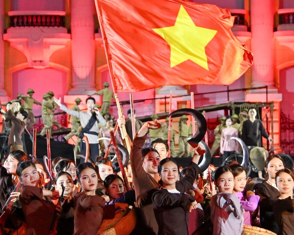 Phát huy khí phách Cách mạng Tháng Tám, xây dựng Thủ đô giàu đẹp- Ảnh 2. Phát huy khí phách Cách mạng Tháng Tám, xây dựng Thủ đô giàu đẹp- Ảnh 2.