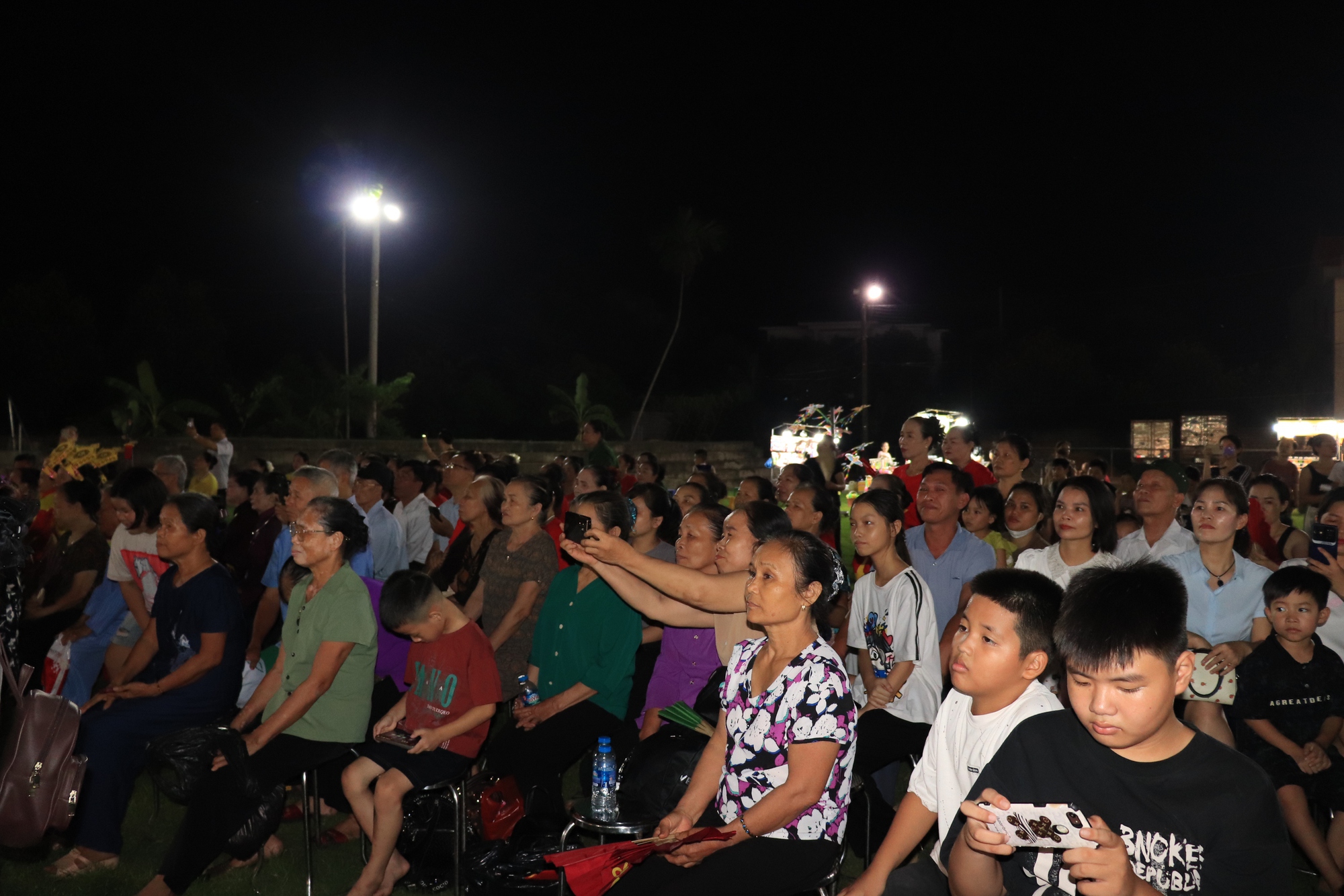 Phú Nghĩa: Chương trình nghệ thuật quần chúng minh chứng sinh động cho khối đại đoàn kết toàn dân, cho tinh thần đồng hành giữa Đảng, chính quyền và nhân dân- Ảnh 15. Phú Nghĩa: Chương trình nghệ thuật quần chúng minh chứng sinh động cho khối đại đoàn kết toàn dân, cho tinh thần đồng hành giữa Đảng, chính quyền và nhân dân- Ảnh 15.