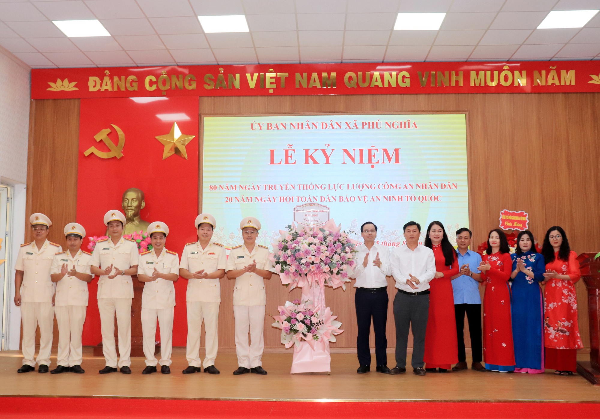 Phú Nghĩa tổ chức Lễ kỷ niệm 80 năm ngày truyền thống Công an nhân dân; 20 năm Ngày hội Toàn dân bảo vệ an ninh Tổ quốc- Ảnh 11.
