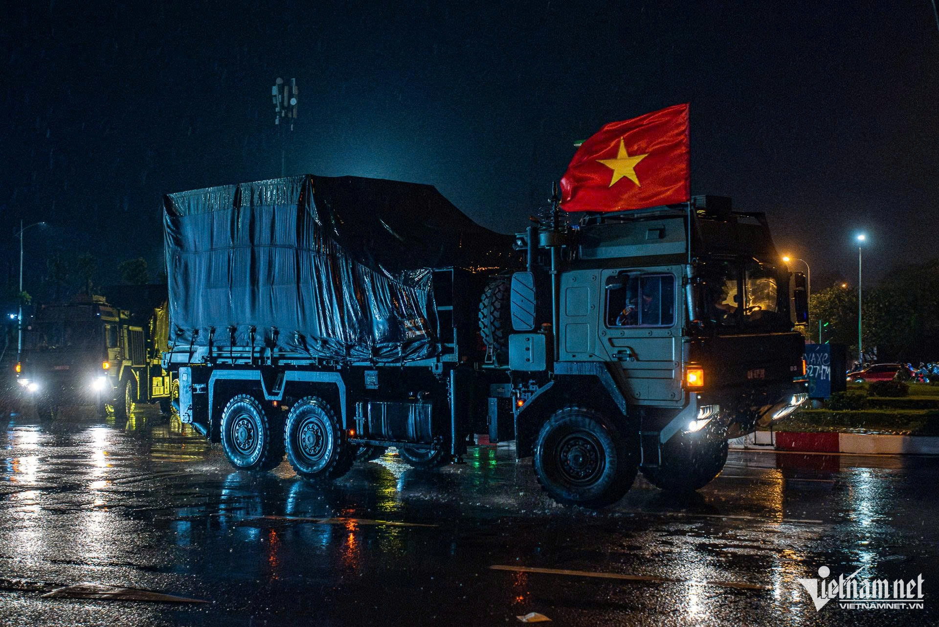 Dàn khí tài tham gia diễu binh A80 được vận chuyển về trung tâm Hà Nội trong đêm- Ảnh 4. Dàn khí tài tham gia diễu binh A80 được vận chuyển về trung tâm Hà Nội trong đêm- Ảnh 4.