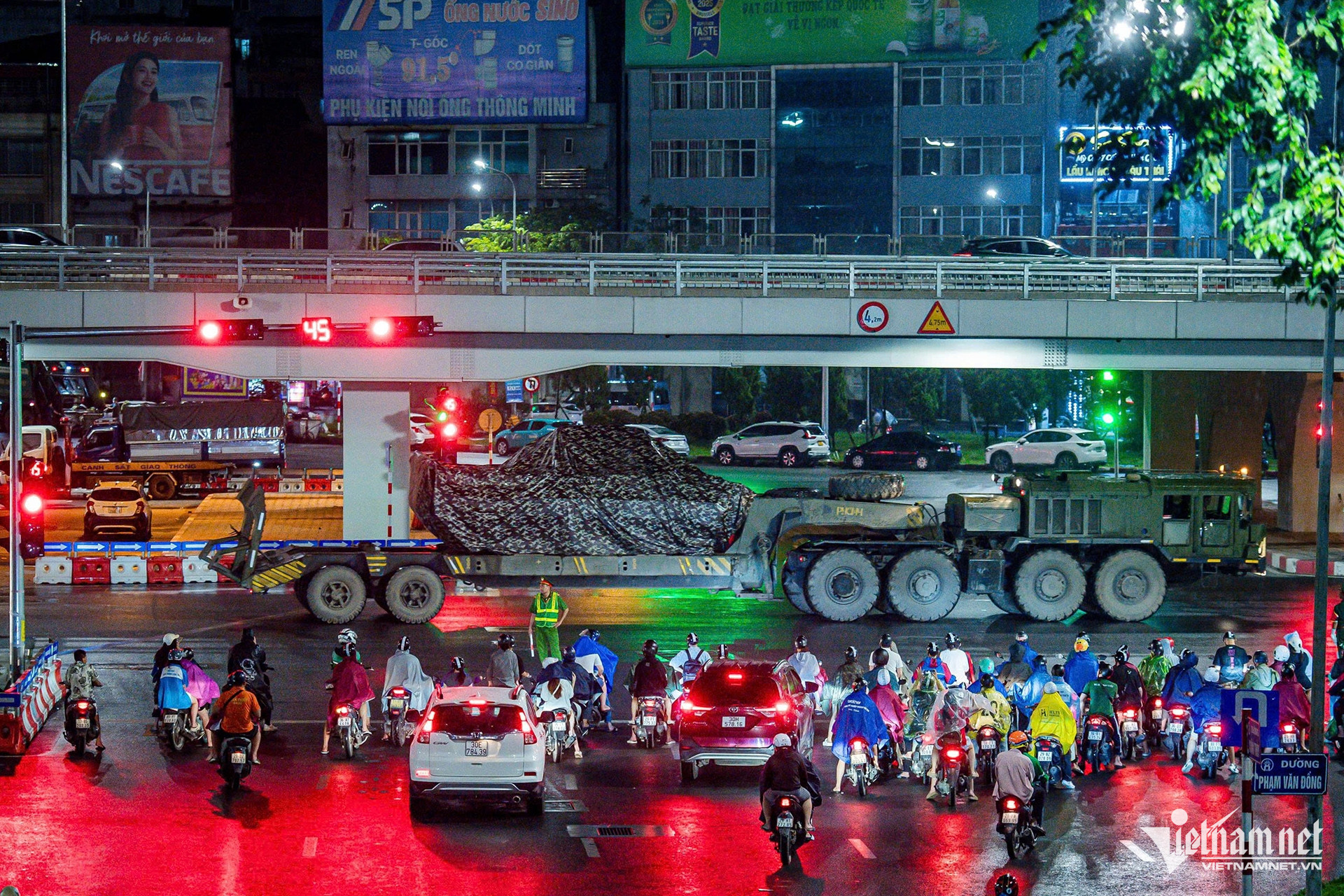 Dàn khí tài tham gia diễu binh A80 được vận chuyển về trung tâm Hà Nội trong đêm- Ảnh 13. Dàn khí tài tham gia diễu binh A80 được vận chuyển về trung tâm Hà Nội trong đêm- Ảnh 13.